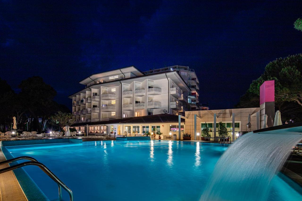 Hotel Bristol Линьяно-Саббьядоро Экстерьер фото
